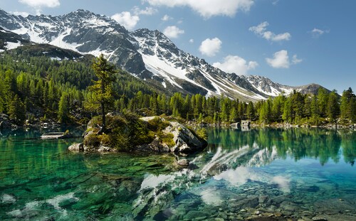 Bild von Komar Vlies Fototapete BERGMAGIE | Tapete, XXL, Dekoration, Natur, Landschaft, Schlafzimmer, Wohnzimmer, Büro, Flur | Größe 450 x 280 cm (Breite x Höhe) | SHX9-008