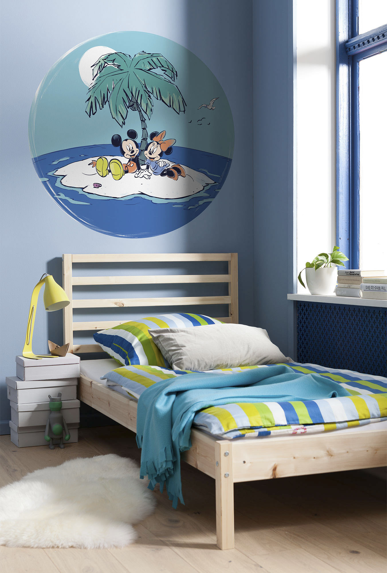 Bild von Selbstklebende Vlies Fototapete/Wandtattoo -Mickey and Minnie Remote Island - Größe 125 x 125 cm - Kinderzimmer, Tapete, Kindertapete, Disney