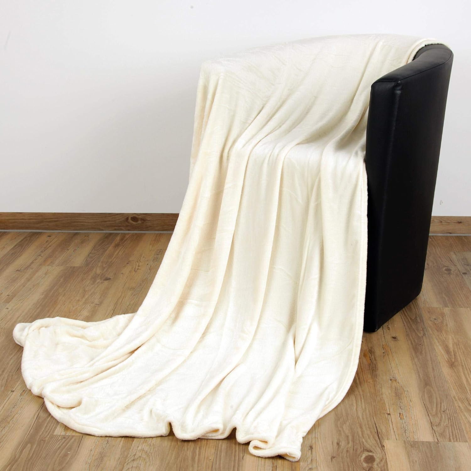 Bild von Bestlivings Kuscheldecke Wohndecke Celina, Tagesdecke für Sofa, Couch, Bett - hochwertige Flauschige Decke, 80 x 120 cm - Champanger