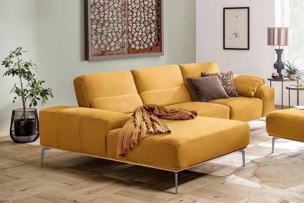 Bild von W.SCHILLIG Ecksofa »run, Designsofa mit tollem Sitzkomfort, bequem, L-Form«, mit elegantem Holzsockel, Füße in Silber matt, Breite 319 cm