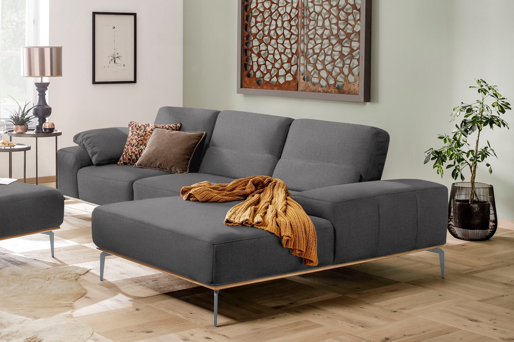 Bild von W.SCHILLIG Ecksofa »run, Designsofa mit tollem Sitzkomfort, bequem, L-Form«, mit elegantem Holzsockel, Füße in Silber matt, Breite 299 cm