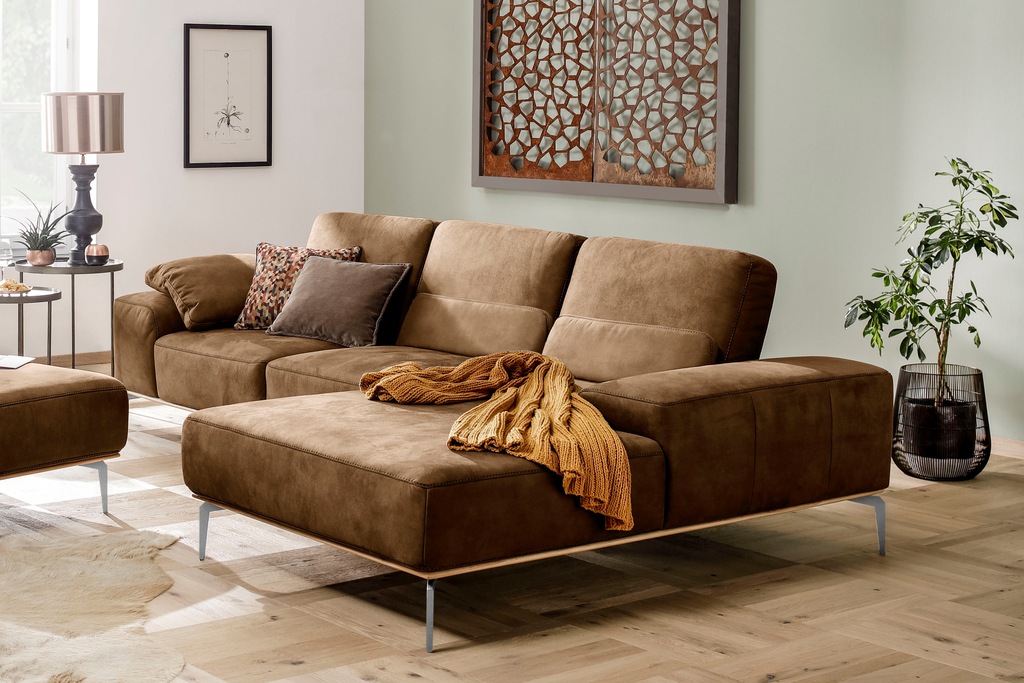 Bild von W.SCHILLIG Ecksofa »run, Designsofa, bequem, L-Form«, mit elegantem Holzsockel, Füße in Chrom glänzend, Breite 299 cm