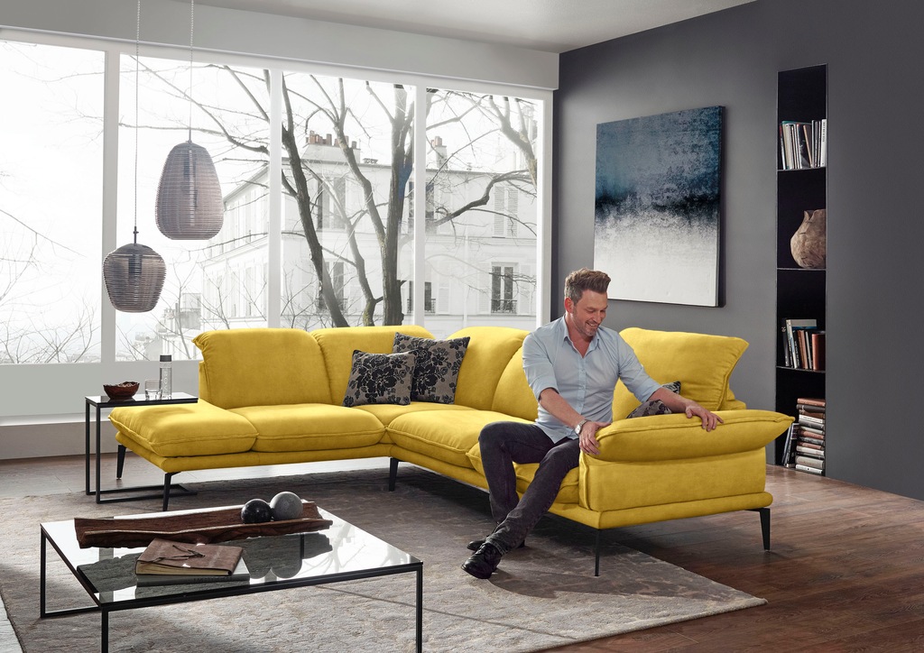 Bild von W.SCHILLIG Ecksofa »sherry, Designsofa mit tollem Sitzkomfort, elegant und zeitlos, L-Form«, mit Kopfstützenverstellung, Winkelfüße in Schwarz, Breite 302 cm