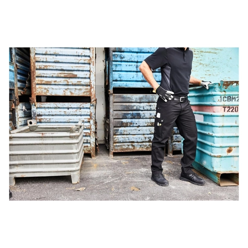 Bild von James & Nicholson Workwear Cargo Hose Bionic® - Die optimale Arbeits- und Freizeithose