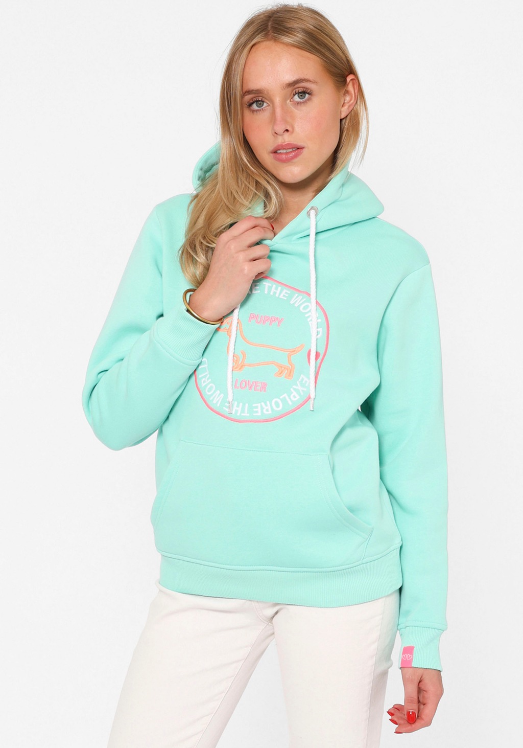 Bild von Zwillingsherz Hoodie ""Explore the World"", mit "Puppy Lover" Aufschrift und aufgestickten Hundemotiv mit Herzen