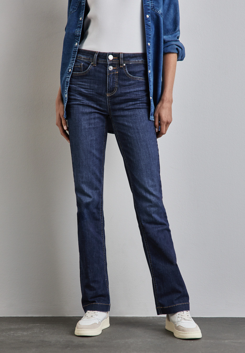 Bild von STREET ONE Bootcut-Jeans, mit Doppelknopf