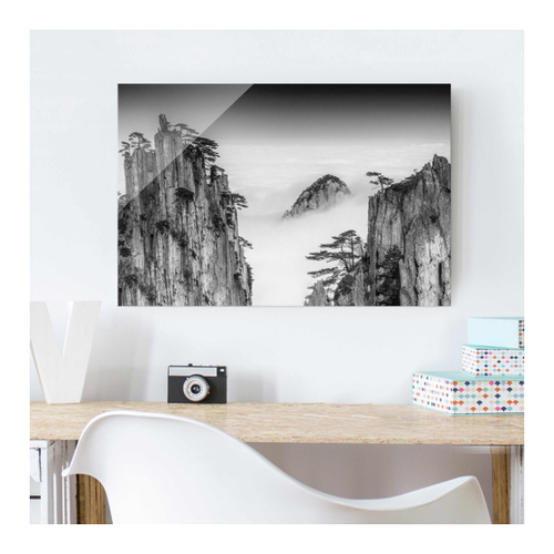 Bild von Glasbild Schwarz-Weiß Felsen im Nebel – Ein stilvolles Wandbild für Ihr Zuhause