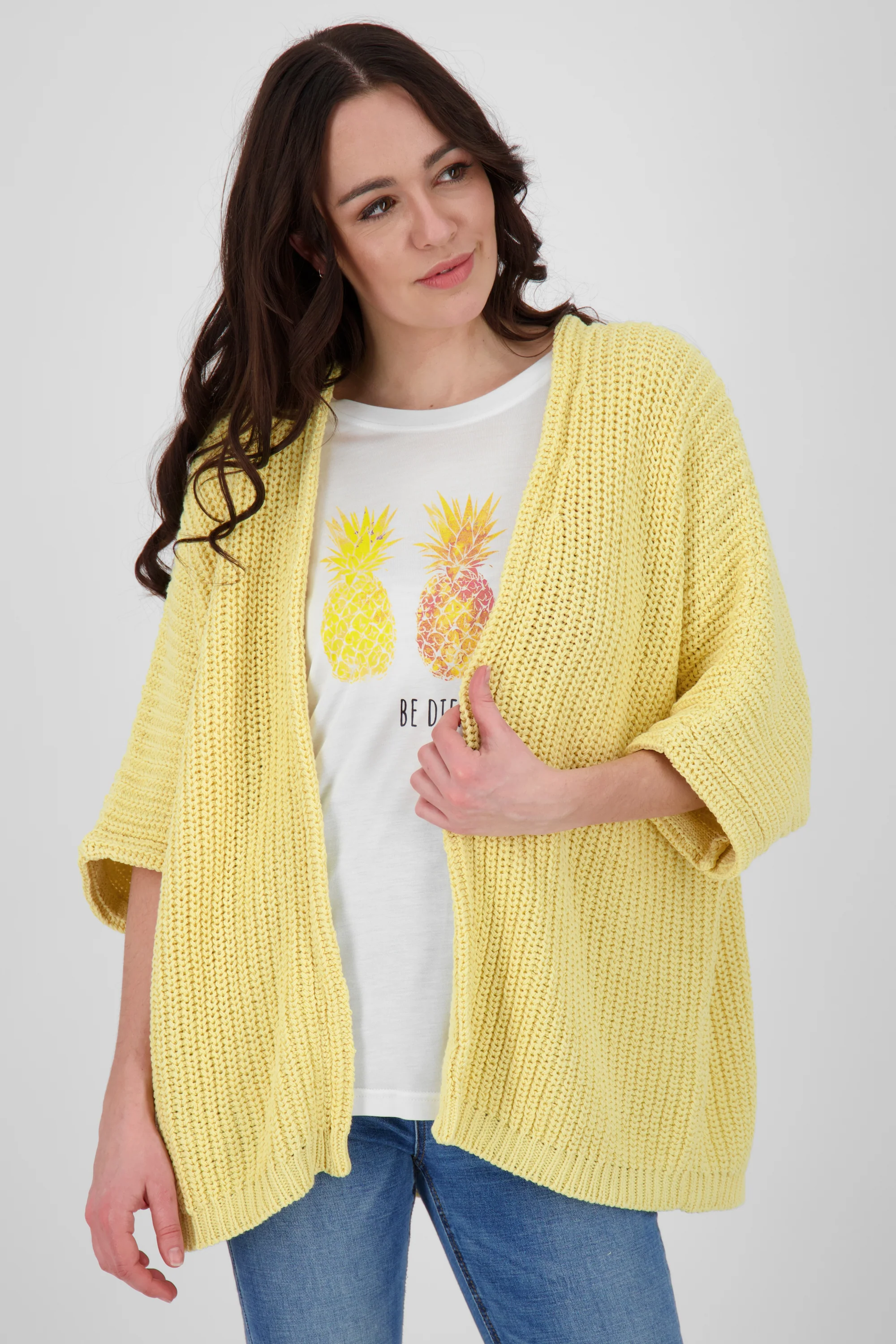 Bild von Stilvolle und bequeme Damenstrickjacke MacyAK von Alife and Kickin Gelb