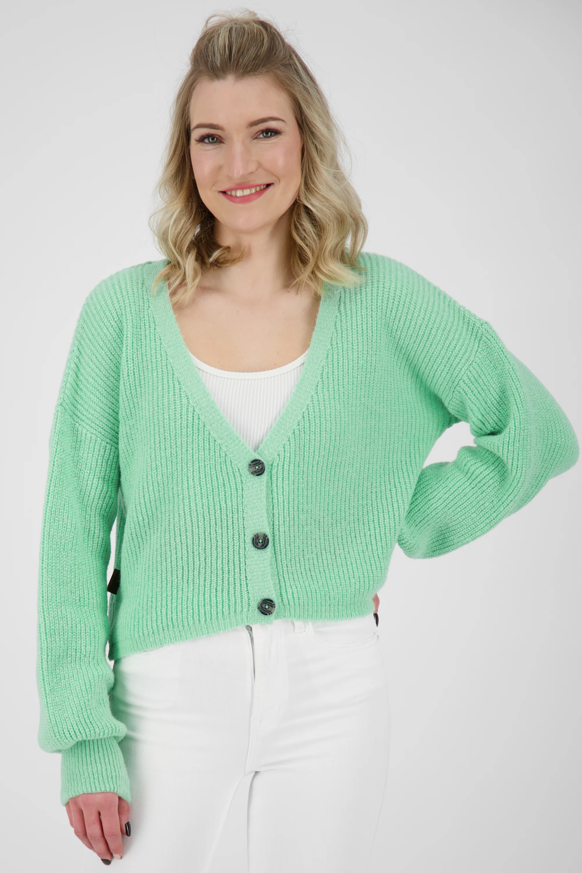 Bild von Trendige Damen Strickjacke KrissyAK - Angesagte Farben Hellgrün
