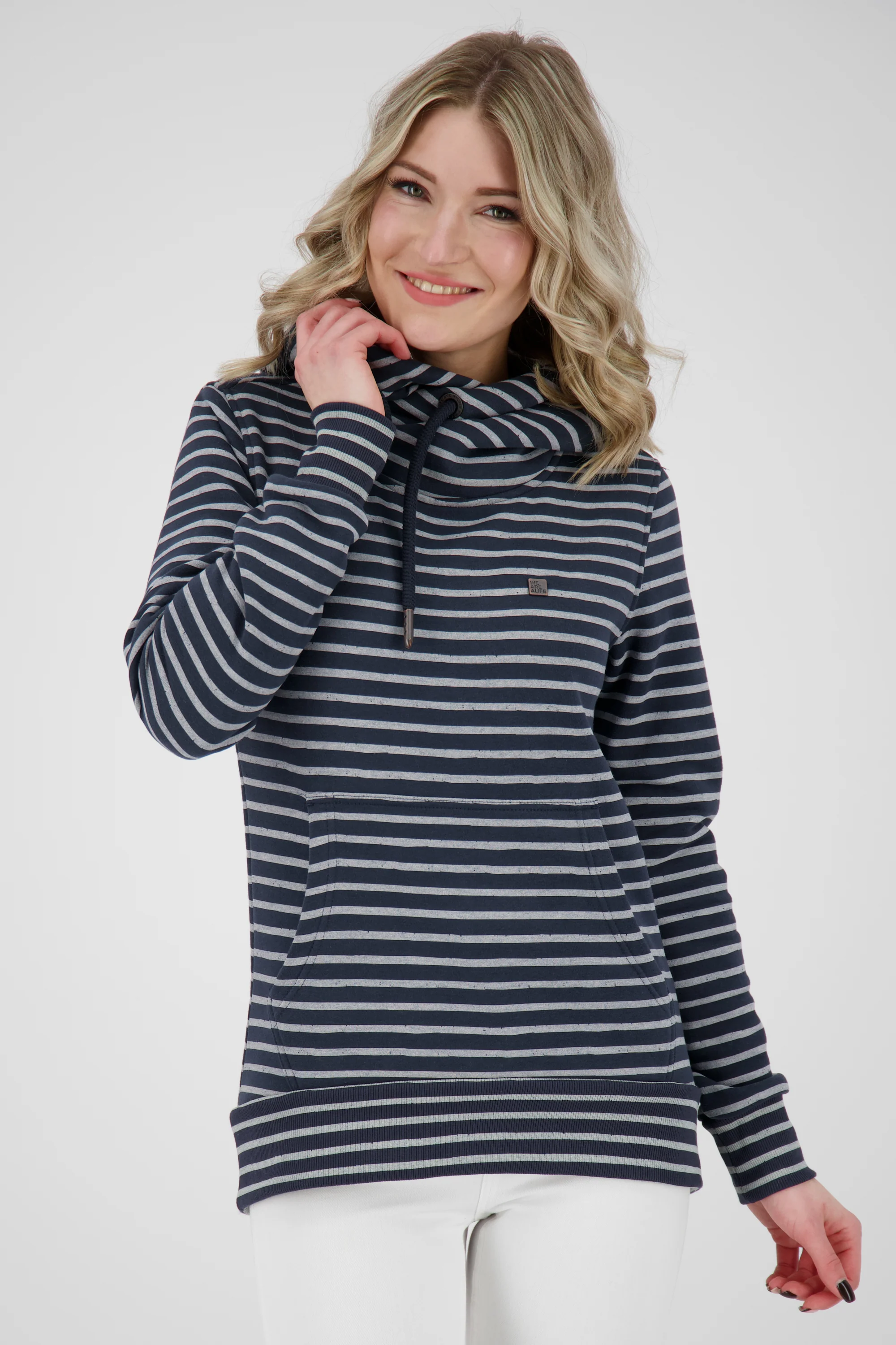 Bild von Trendige Prints und Komfort vereint: Damen Kapuzenpullover SarahAK B von Alife and Kickin Dunkelblau
