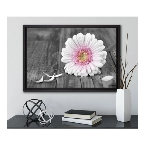 Bild von Pixxprint Leinwandbild pinke Gerbera auf rustikalem Boden