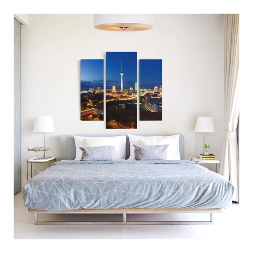 Bild von Elegantes 3-teiliges Leinwandbild der Architektur & Skyline mit Fernsehturm bei Nacht