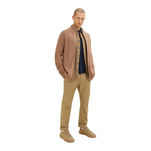 Bild von Der TOM TAILOR Herren Strickjacke Test: Stil und Komfort für die kühle Jahreszeit