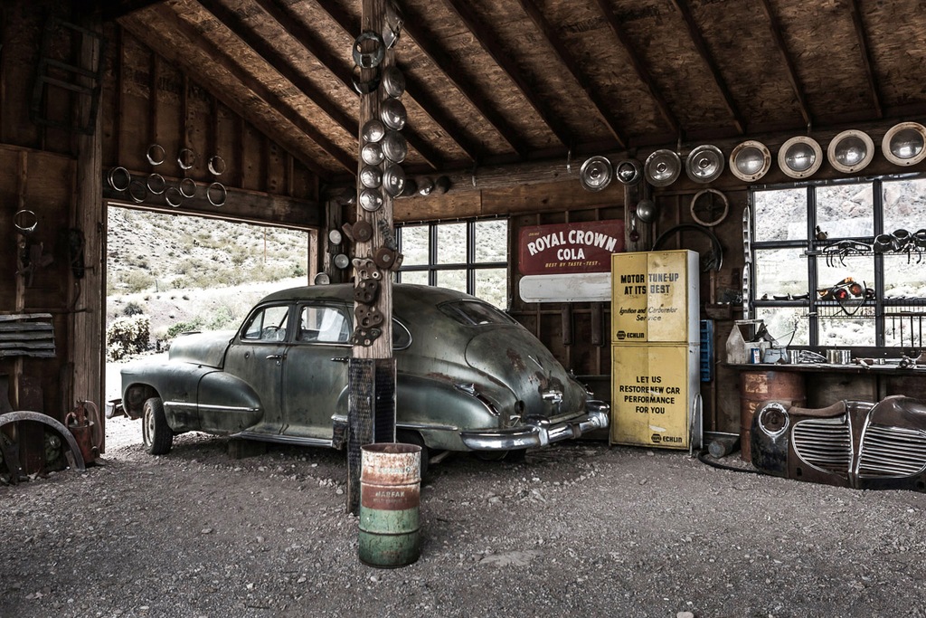 Bild von Papermoon Fototapete "Altes Auto"