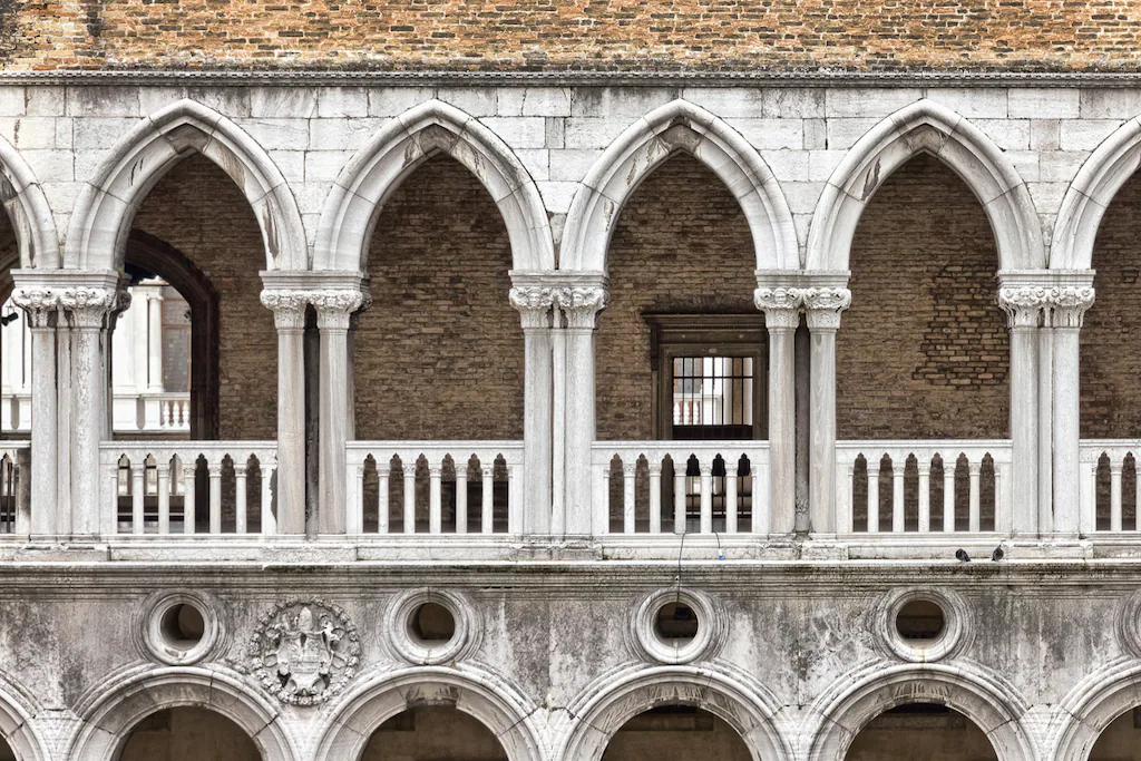 Bild von Papermoon Fototapete "Renaissance Gebäude"