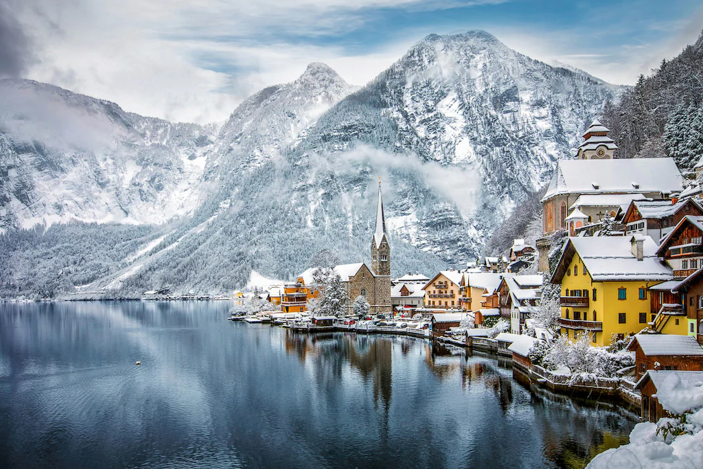 Bild von Papermoon Fototapete "See an Schneebergen"