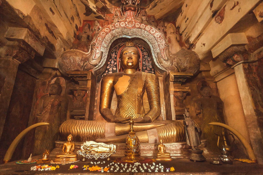 Bild von Papermoon Fototapete "Buddah Figuren"