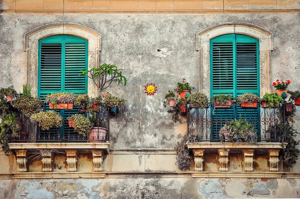 Bild von Papermoon Fototapete "Alte Fenster"
