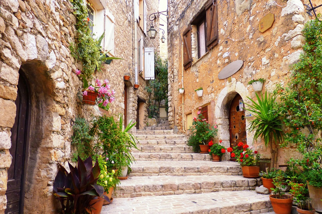 Bild von Papermoon Fototapete "Medivial Tourrettes-Sur-Loup"