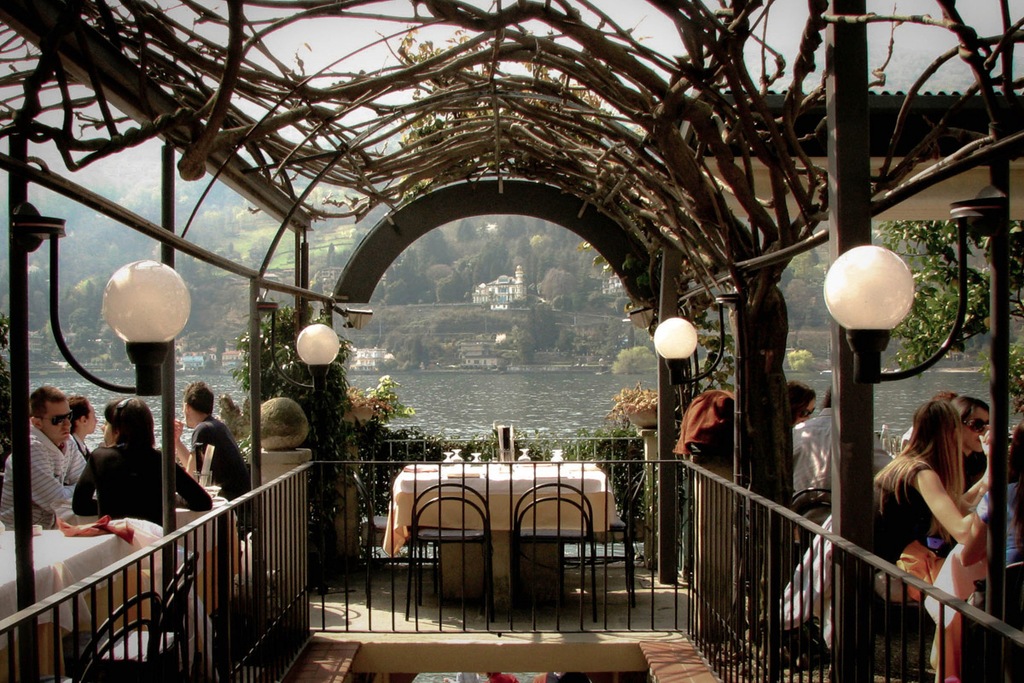Bild von Papermoon Fototapete "restaurant"