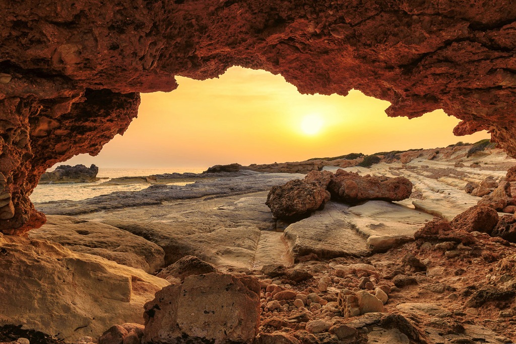 Bild von Papermoon Fototapete "Steinhöhle"