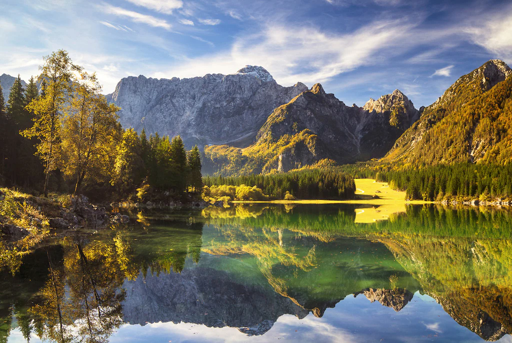 Bild von Papermoon Fototapete "Fluss in Landschaft"