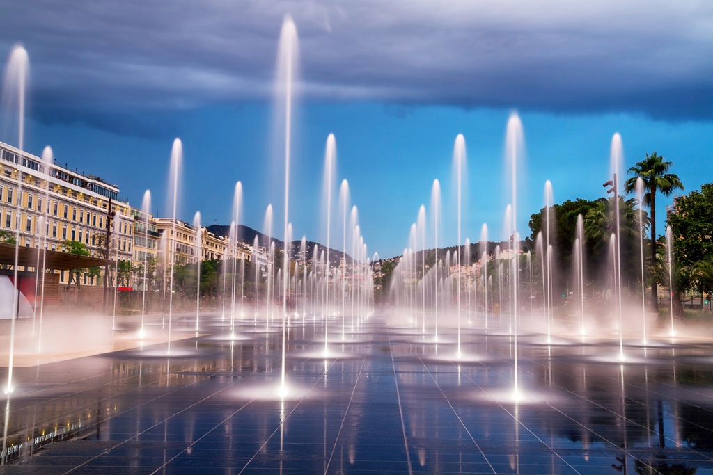 Bild von Papermoon Fototapete "Wasserspiel"