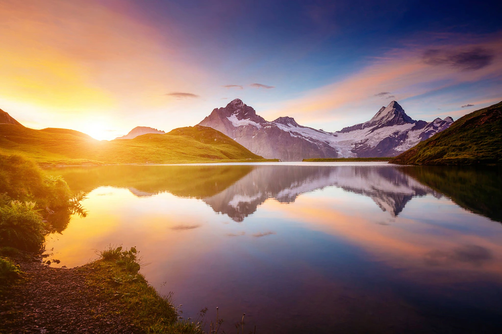 Bild von Papermoon Fototapete "See an Berg"