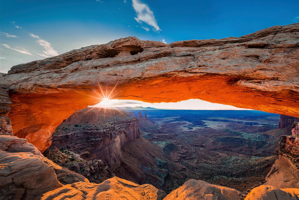 Bild von Papermoon Fototapete "Photo-Art MICHAEL ZHENG, SONNENAUFGANG AM MESA-BOGEN"