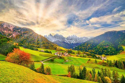 Bild von Papermoon Fototapete "SANTA MADDALENA-BERG DORF DOLOMITEN WIESE BLUMEN ALPEN"