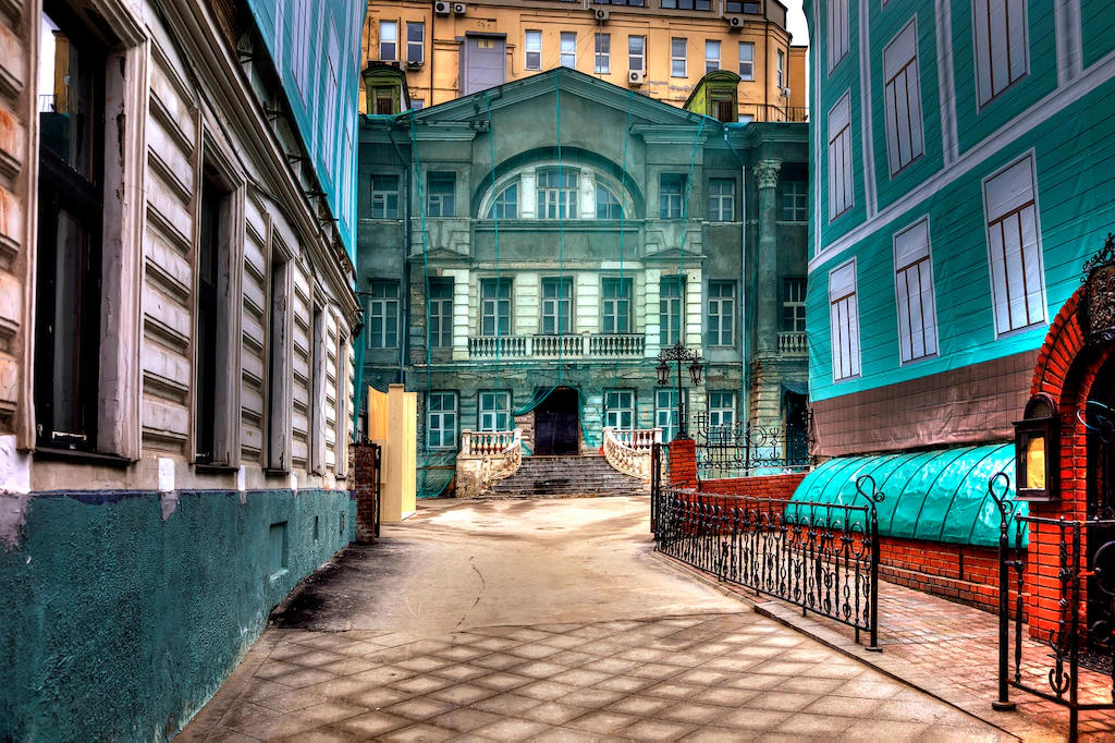 Bild von Papermoon Fototapete "ARCHITEKTUR-MOSKAU VERZAUBERT HAUS VILLA STADT COLLAGE"