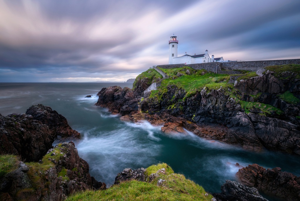 Bild von Papermoon Fototapete "Photo-Art DANIEL GASTAGER, FANAD HEAD LEUCHTTURM"