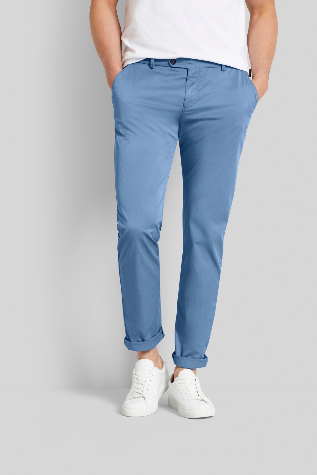 Bild von Chinohose mit Elasthananteil in hellblau