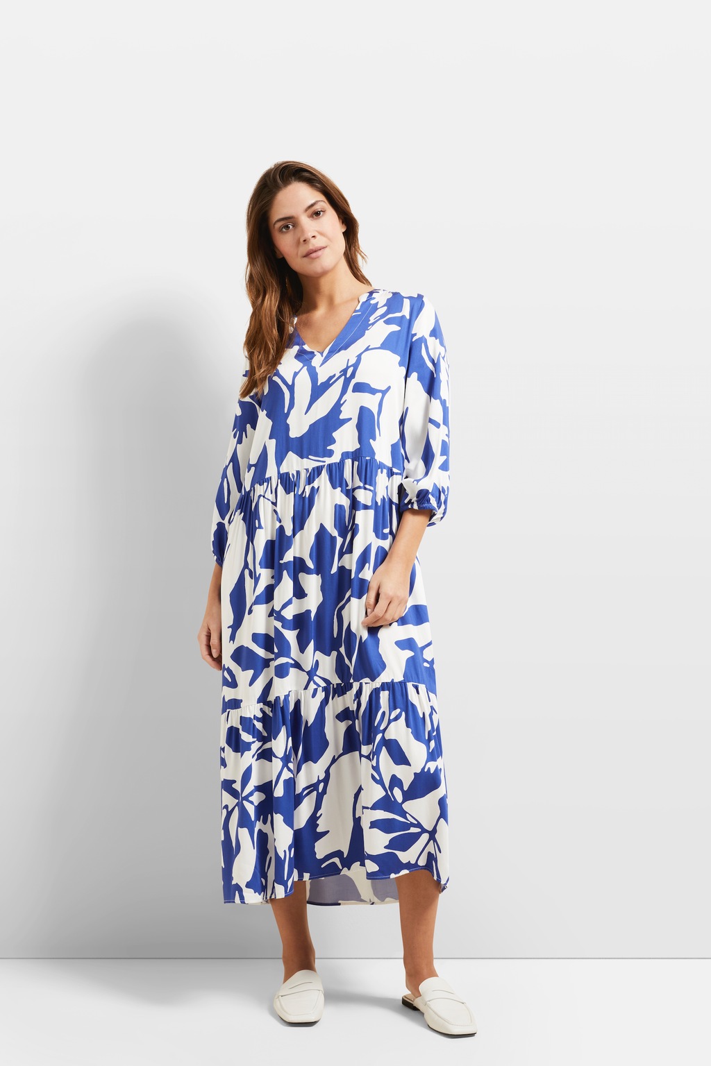Bild von Sommerkleid mit Volants in pflaume