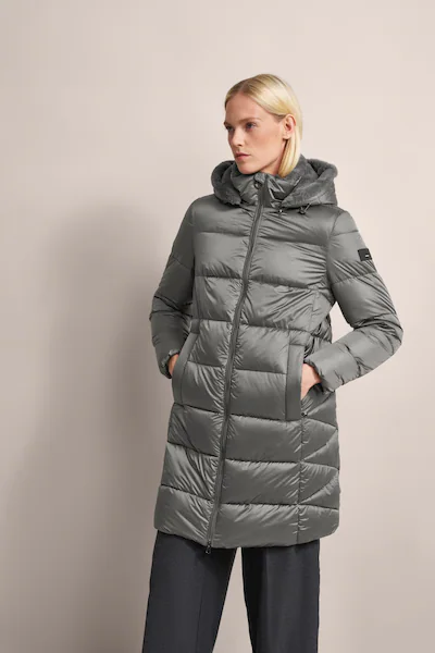 Bild von Steppmantel mit abtrennbarer Kapuze in taupe
