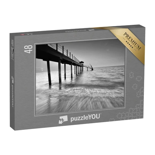 Bild von puzzleYOU: Puzzle 48 Teile „Strand und Steg, schwarz-weiß“ – aus der Puzzle-Kollektion Fotokunst, Schwarz-Weiß, puzzleYOU Puzzle Strand und Steg, schwarz-weiß, 48 Puzzleteile, puzzleYOU-Kollektionen Fotokunst, Schwarz-Weiß