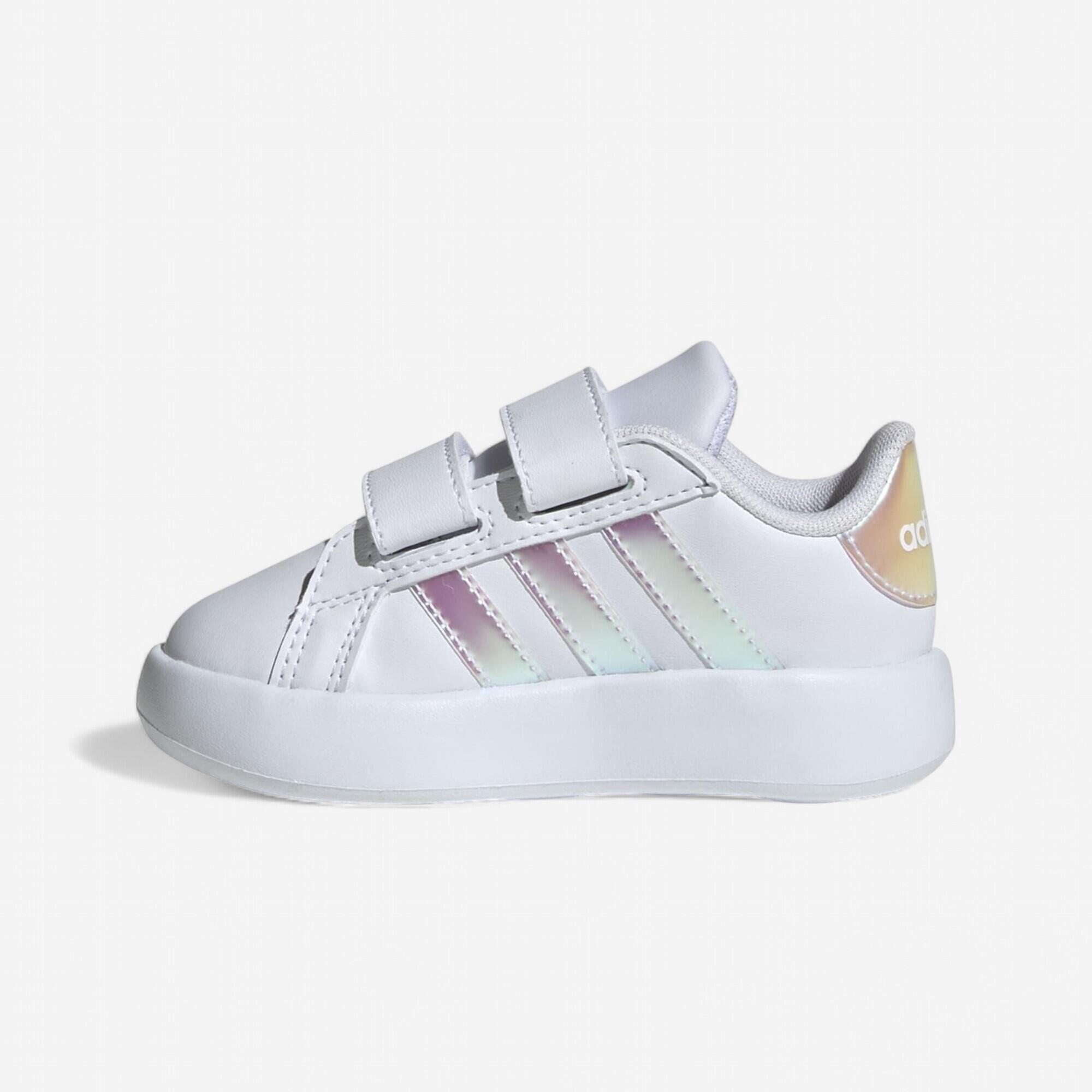 Bild von adidas Sportswear GRAND COURT 2.0 KIDS Klettschuh Design auf den Spuren des adidas Superstar, für Kinder