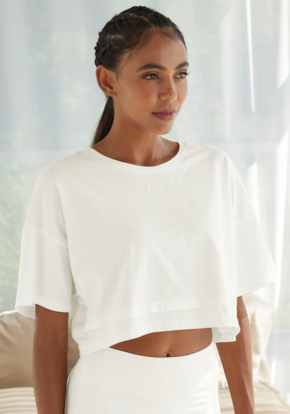Bild von LASCANA Kurzarmshirt, mit kastigem Schnitt und Lagen-Look