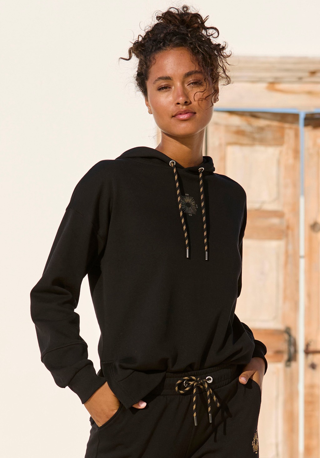 Bild von Buffalo Hoodie, Kapuzensweatshirt mit großem Rückenprint- mit Glanz-Effekt, Loungewear