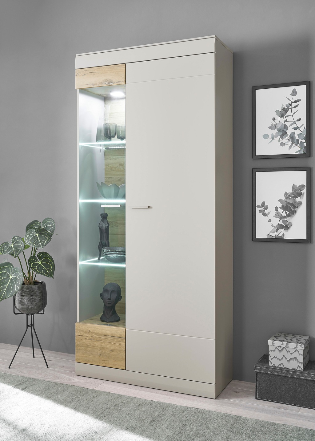 Bild von INOSIGN Vitrine "SCARA", mit Applikation Zinneiche Dekor, Breite 90 cm, mit Softclose-Funktion
