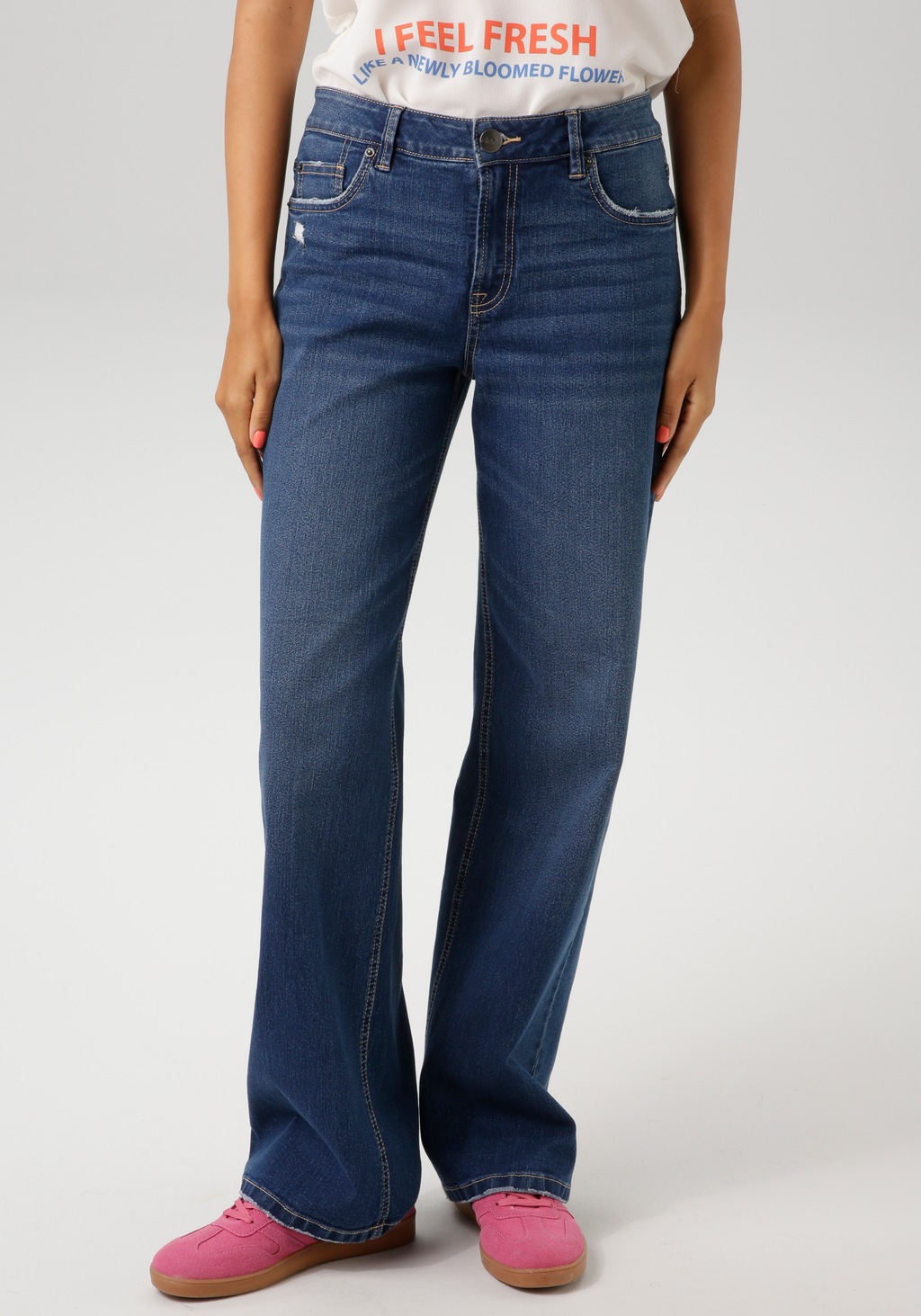 Bild von Aniston CASUAL Straight-Jeans, mit trendig weitem Bein - NEUE KOLLEKTION