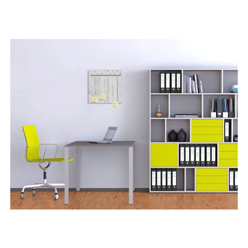 Bild von Wallario Memoboard Graue Holztür – Praktische und stilvolle Wanddekoration