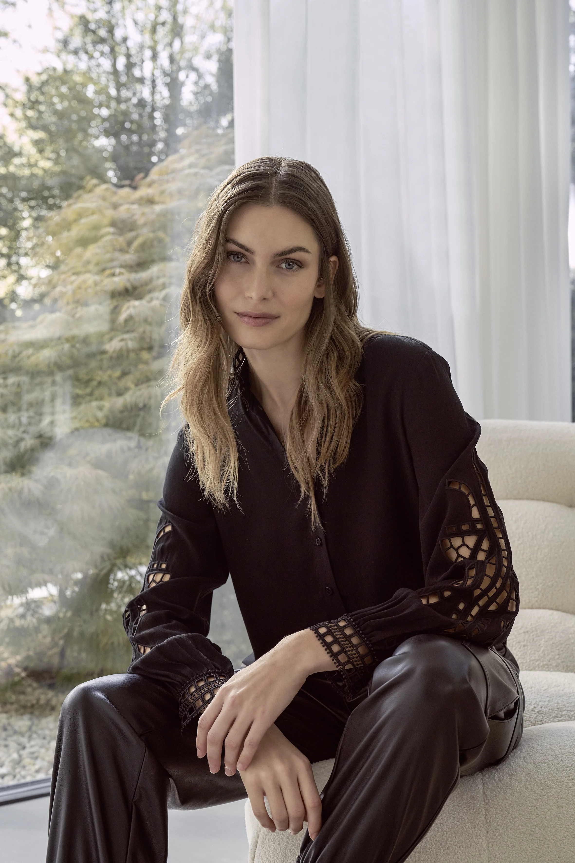 Bild von Crepe-Bluse mit Stickerei