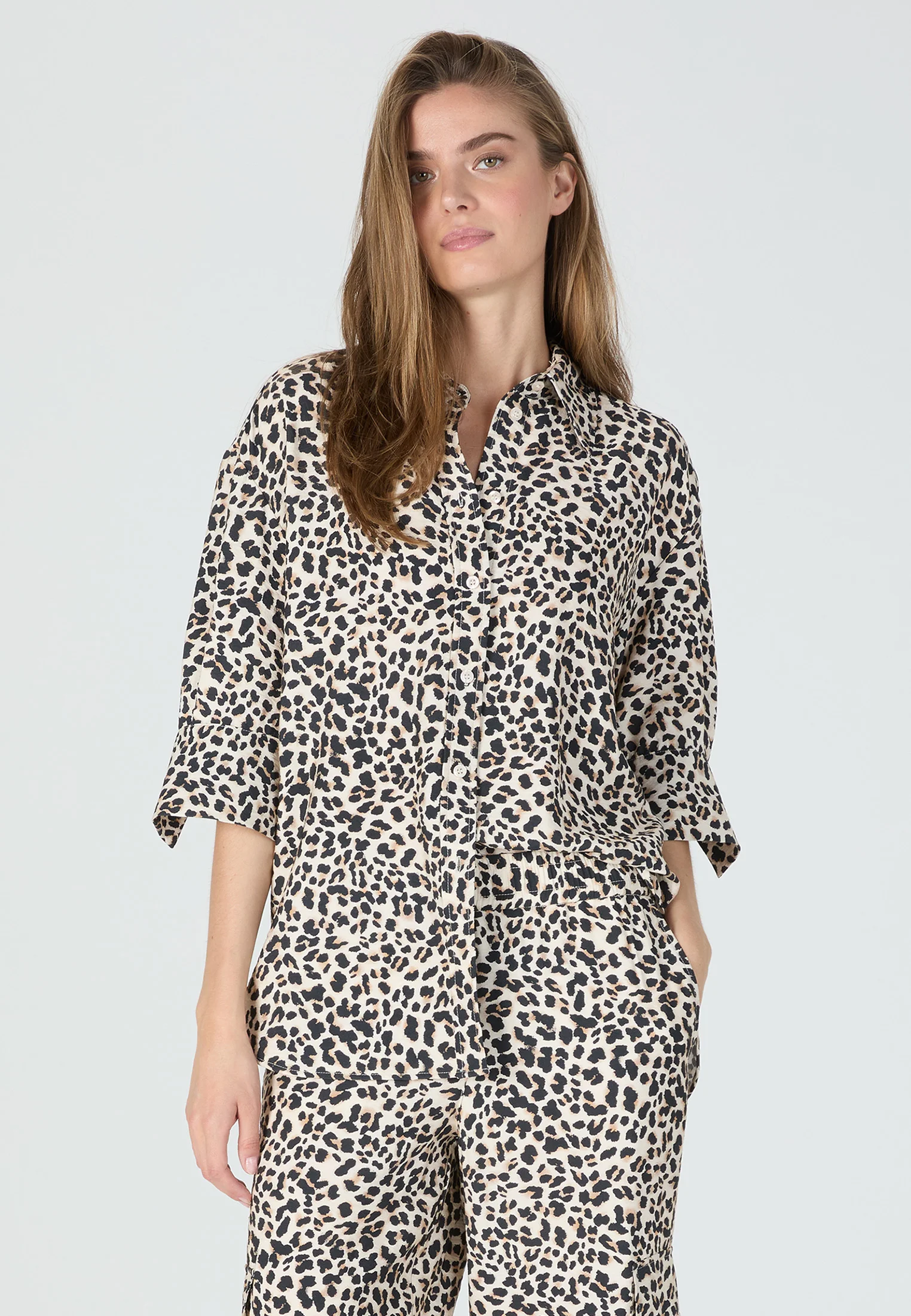 Bild von Oversize Hemd mit Leopardenprint