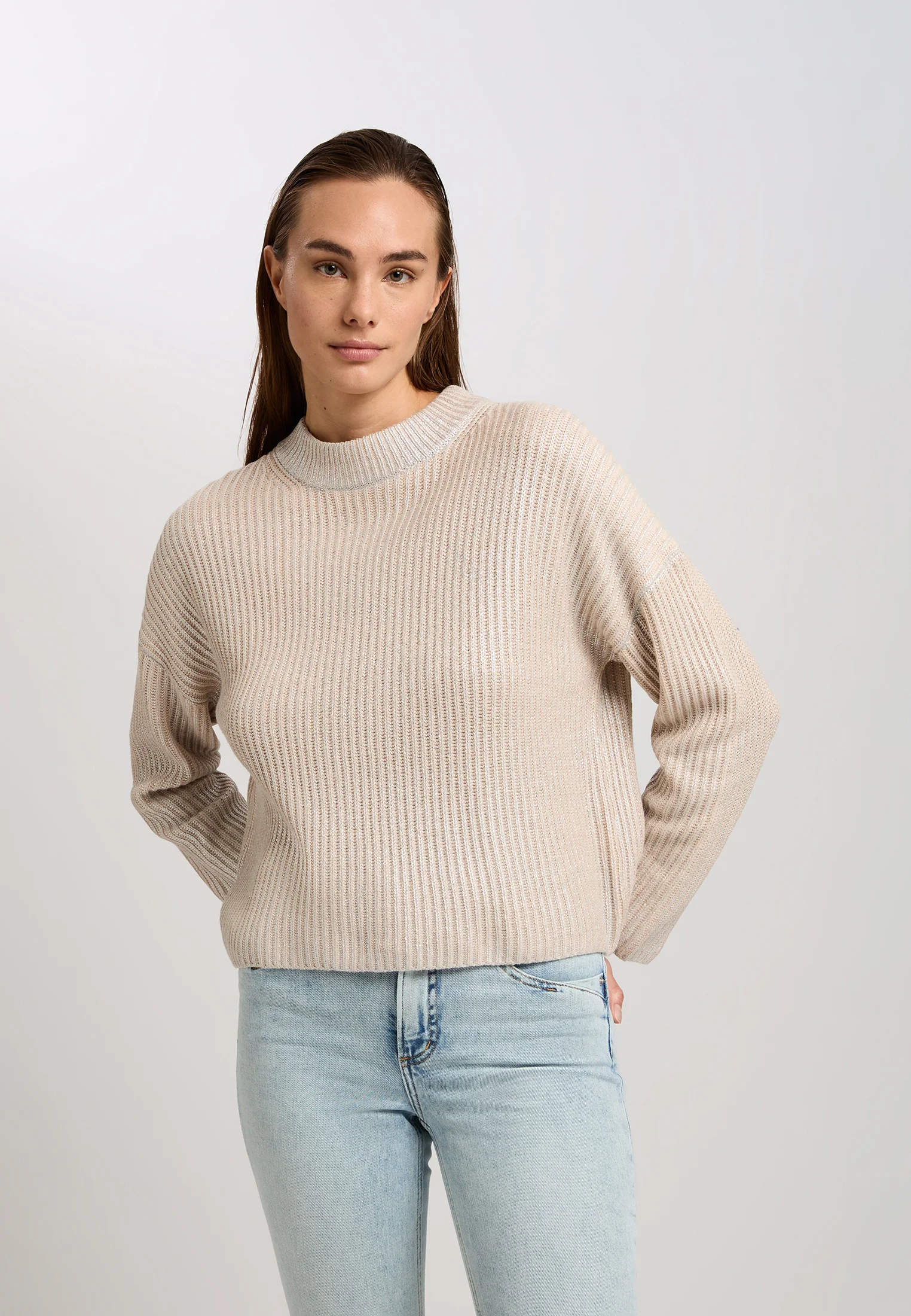 Bild von Pullover mit Metallic-Beschichtung