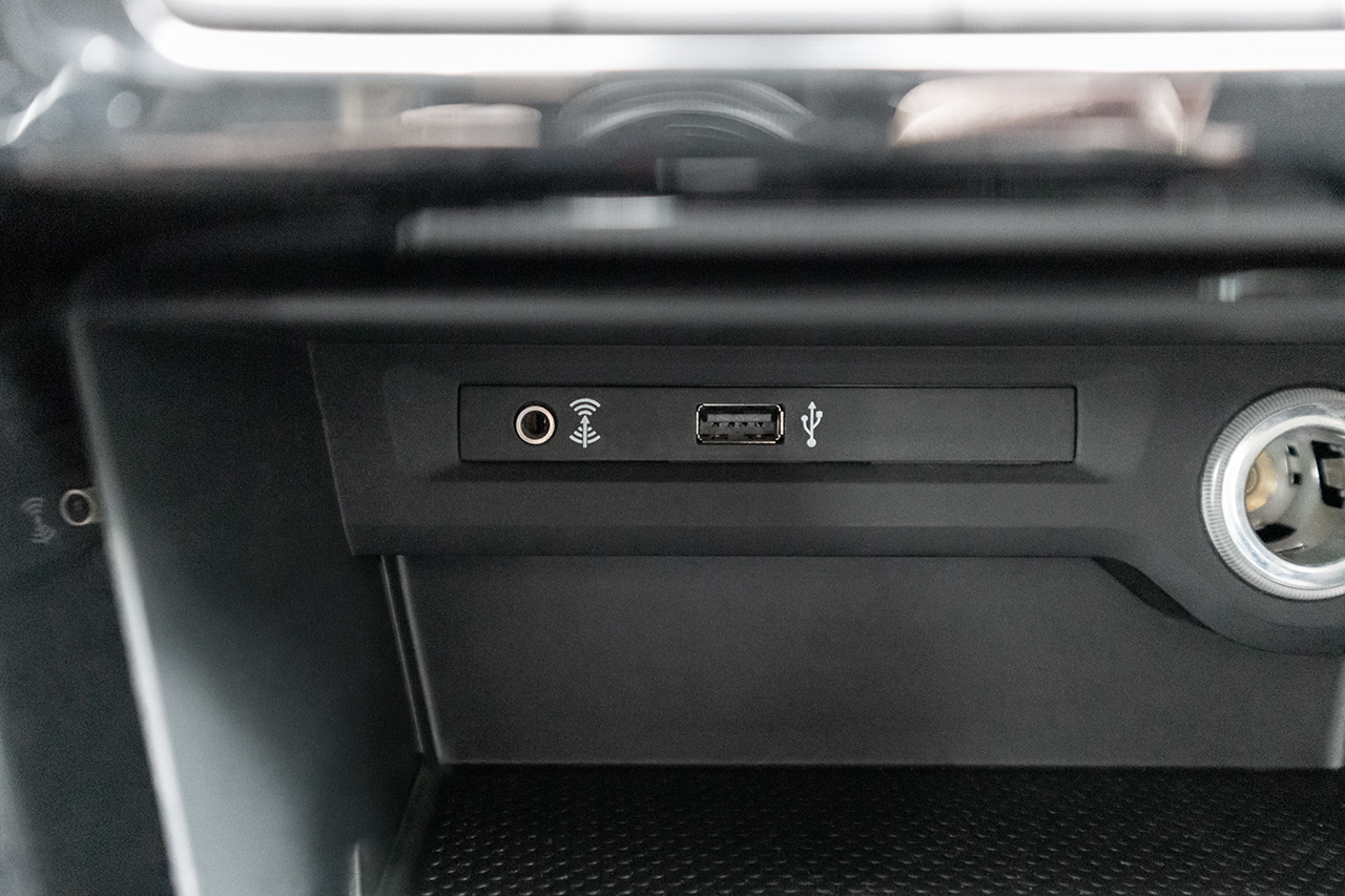 Bild von Komplettset USB Hub für VW Touran 5T