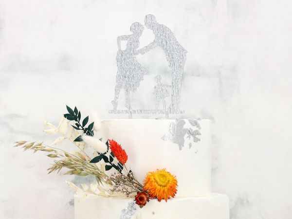 Bild von Cake Topper Brautpaar mit Kind silber