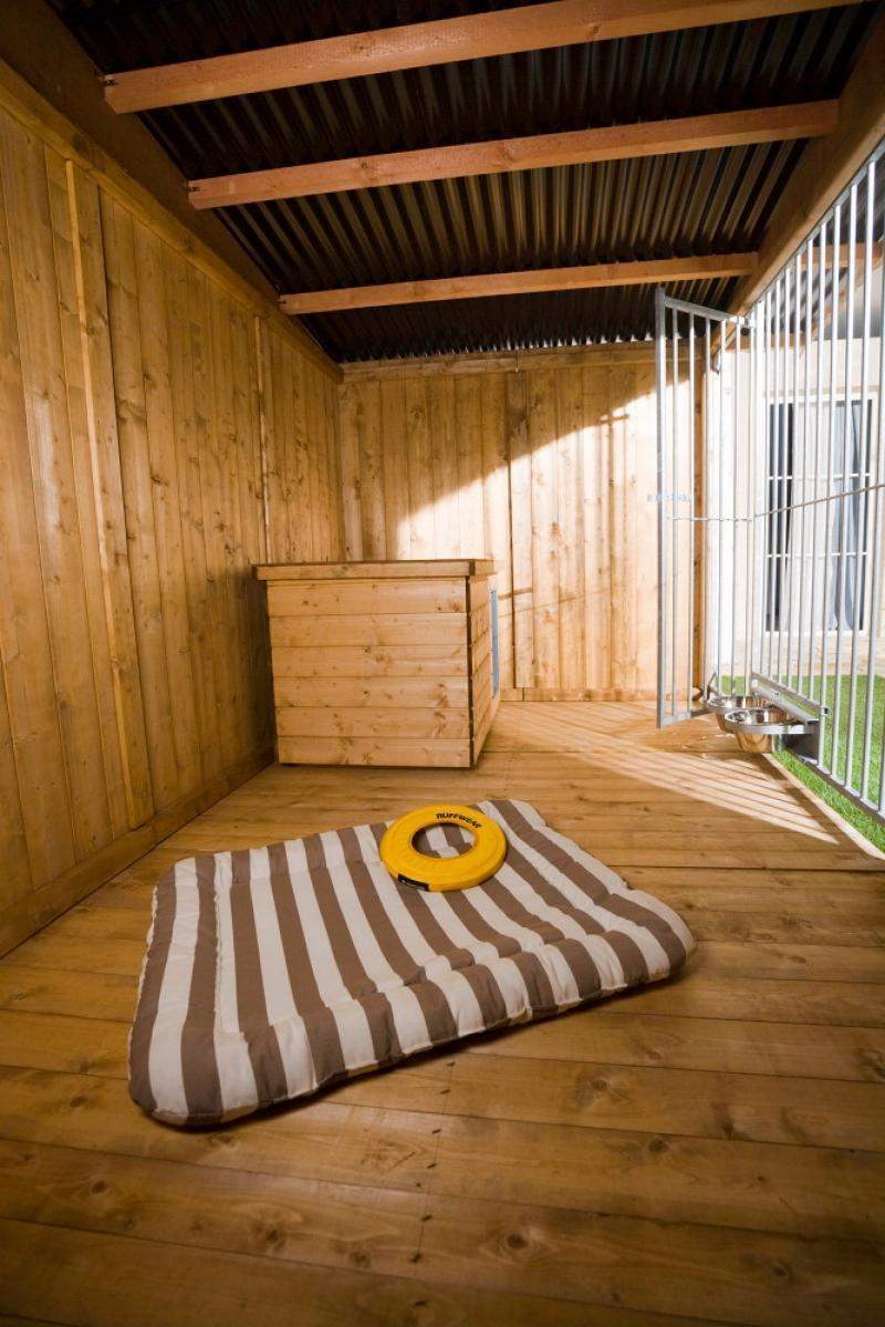Bild von Holzboden für Hundezwinger, naturbelassen, Dickschichtlasur 3,0 x 3,0 m