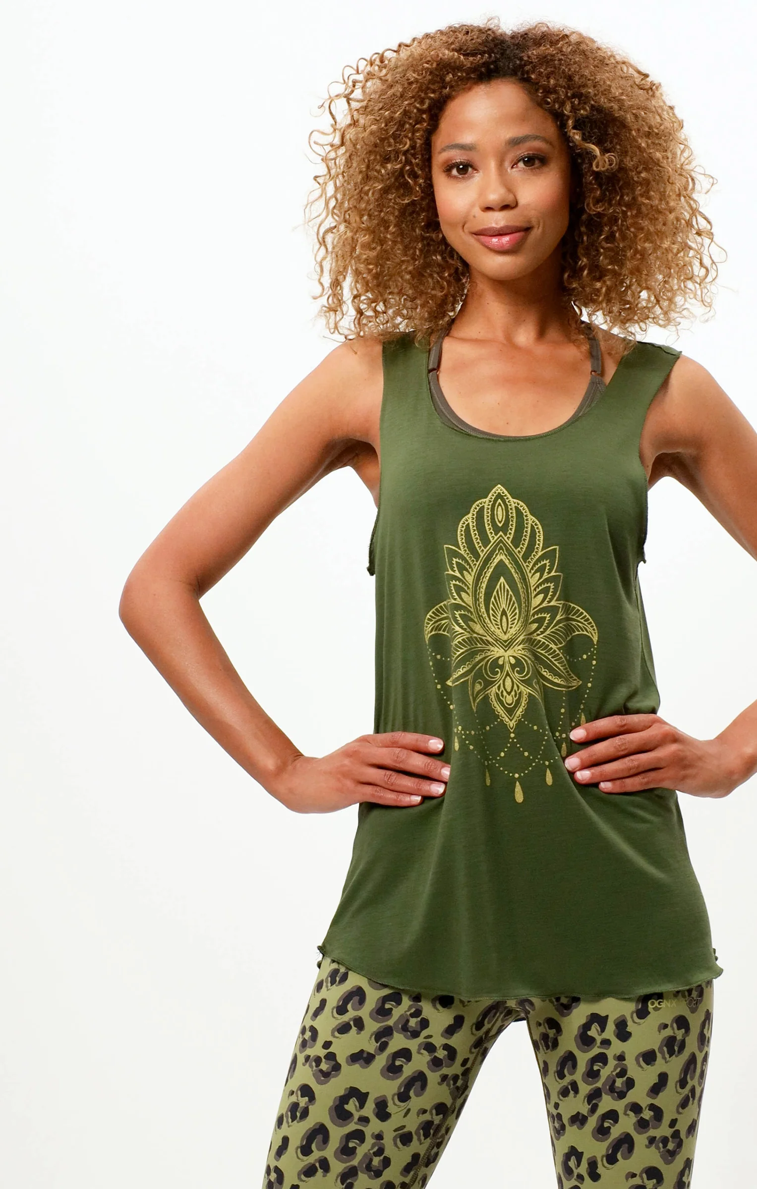 Bild von OGNX Loose Tank. Damen Yoga Tank mit Lotus Print, grün Gr. XS-XL, 100% Tencel. Nachhaltige Yoga Kleidung