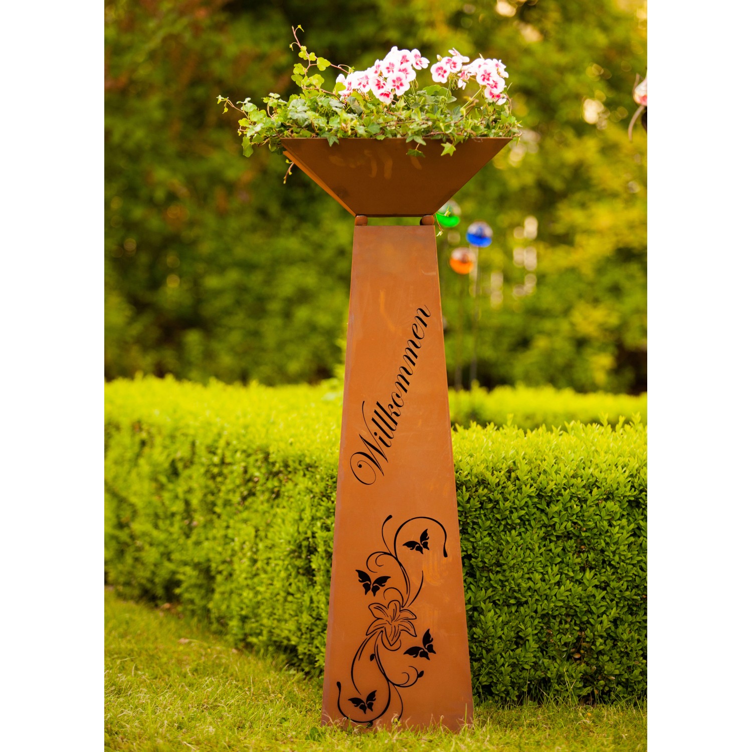 Bild von Ferrum Art Design Deko-Skulptur Säule Trapez Lilie Willkommen Gr. II 96,5 cm
